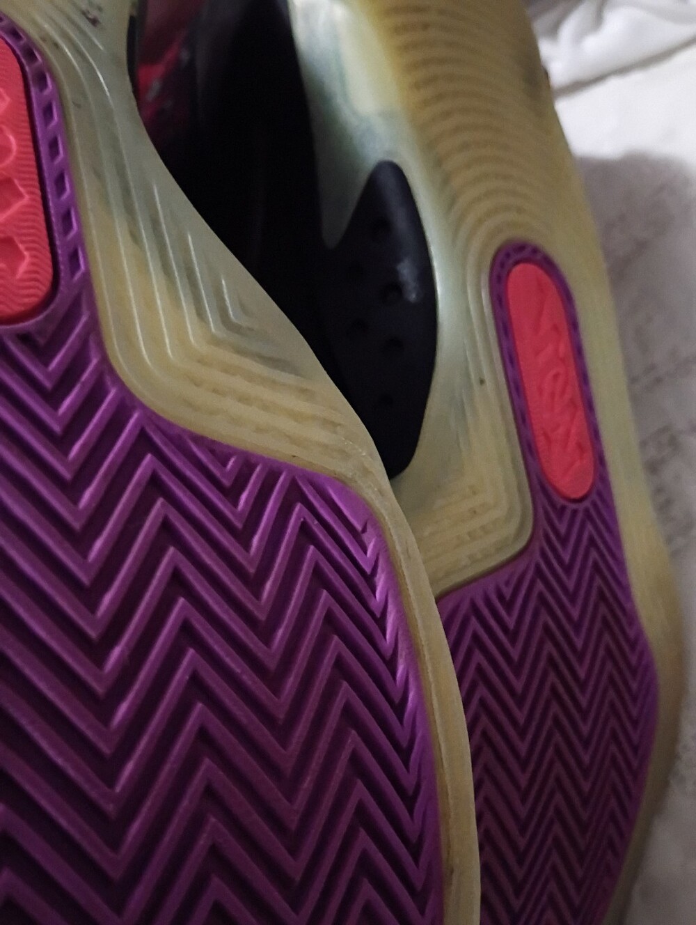 Nike Black and Purple Women's Athletic Like New Shoes - Picture 5 of 9
